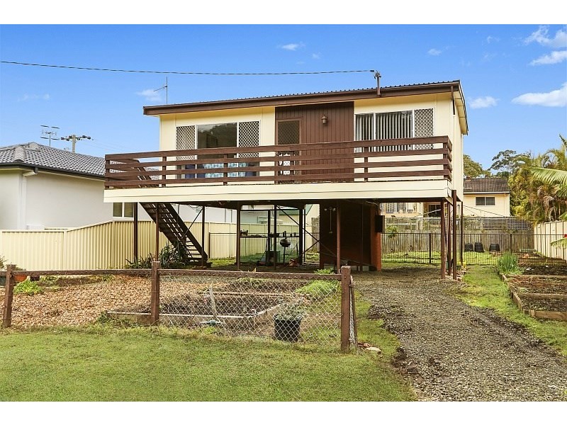4 Blue Waters Parade, Tascott NSW 2250