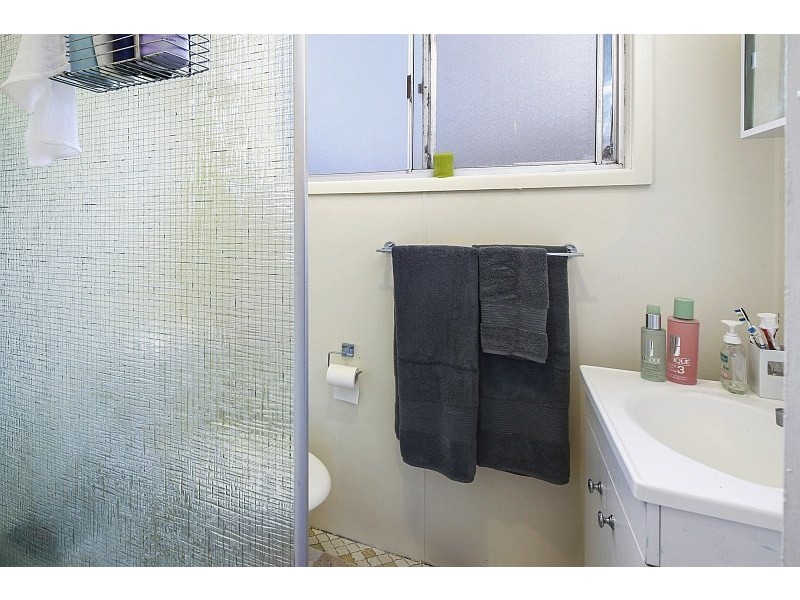 4 Blue Waters Parade, Tascott NSW 2250