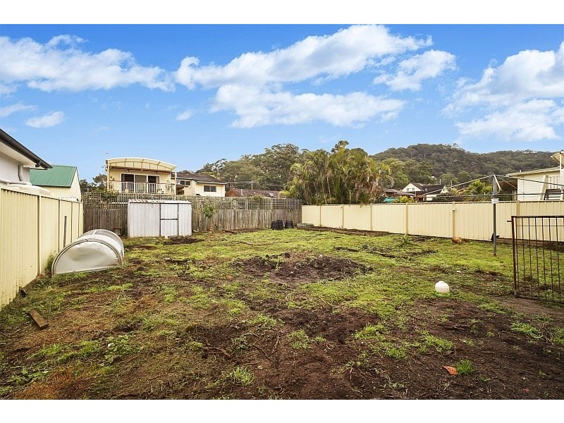 4 Blue Waters Parade, Tascott NSW 2250