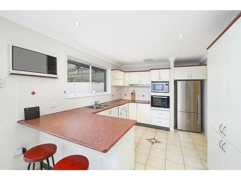 16 Sunshine Drive, Point Clare NSW 2250