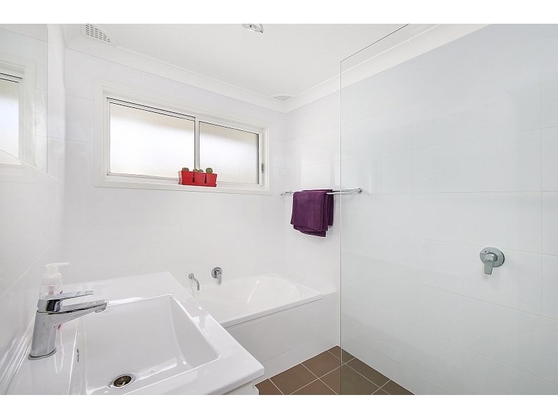 19 Sunnyside Avenue, Point Clare NSW 2250