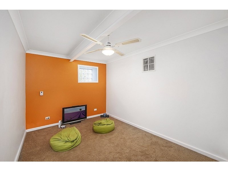 19 Sunnyside Avenue, Point Clare NSW 2250