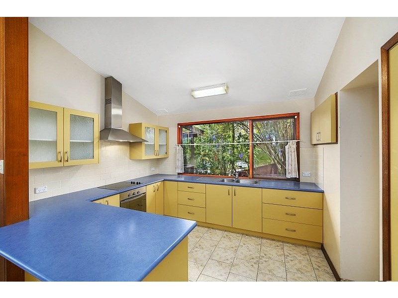 13 Matthews Parade, Point Clare NSW 2250