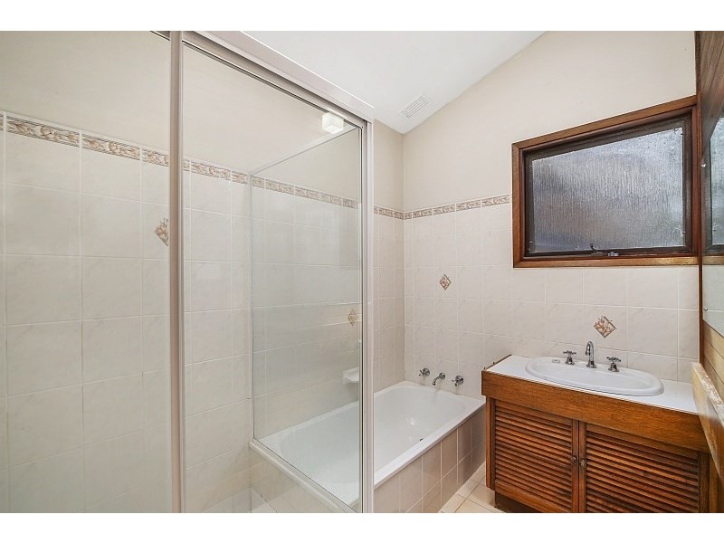 13 Matthews Parade, Point Clare NSW 2250