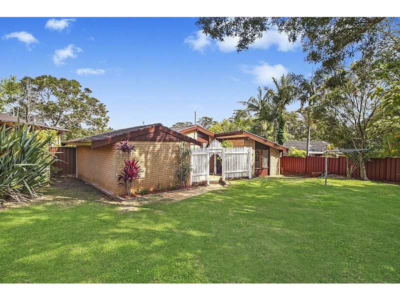 13 Matthews Parade, Point Clare NSW 2250