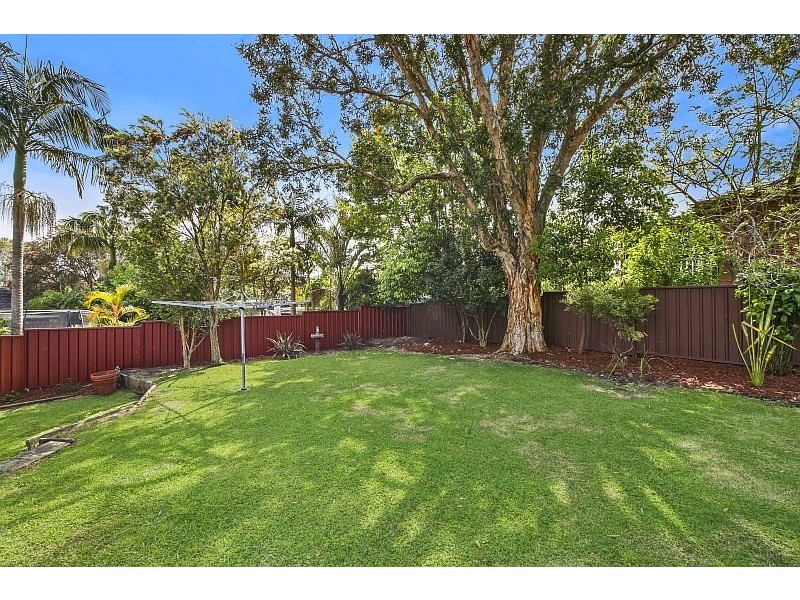 13 Matthews Parade, Point Clare NSW 2250