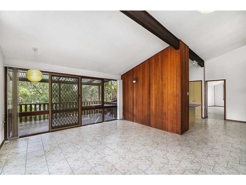 13 Matthews Parade, Point Clare NSW 2250