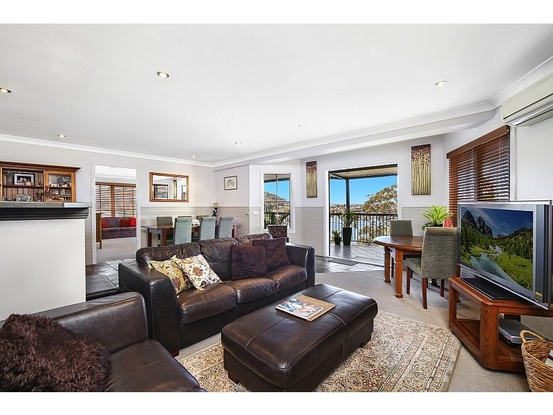 11 Sandstone Crescent, Tascott NSW 2250