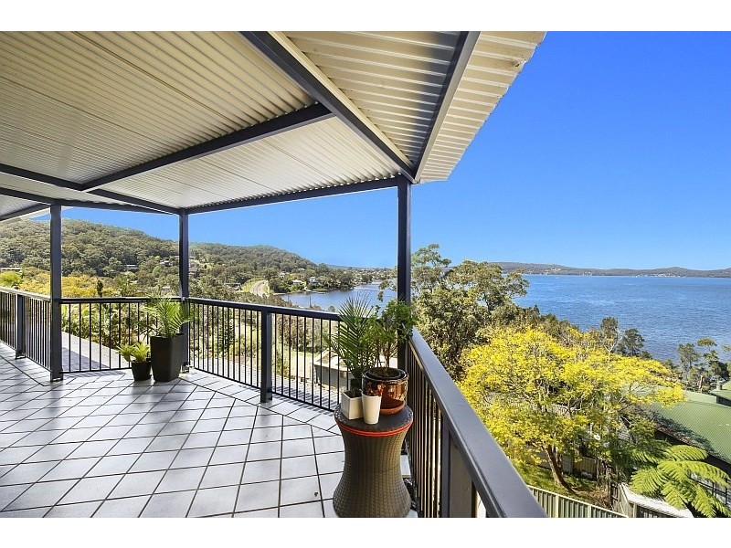 11 Sandstone Crescent, Tascott NSW 2250