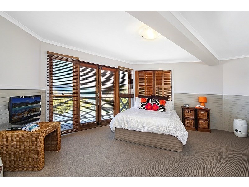 11 Sandstone Crescent, Tascott NSW 2250