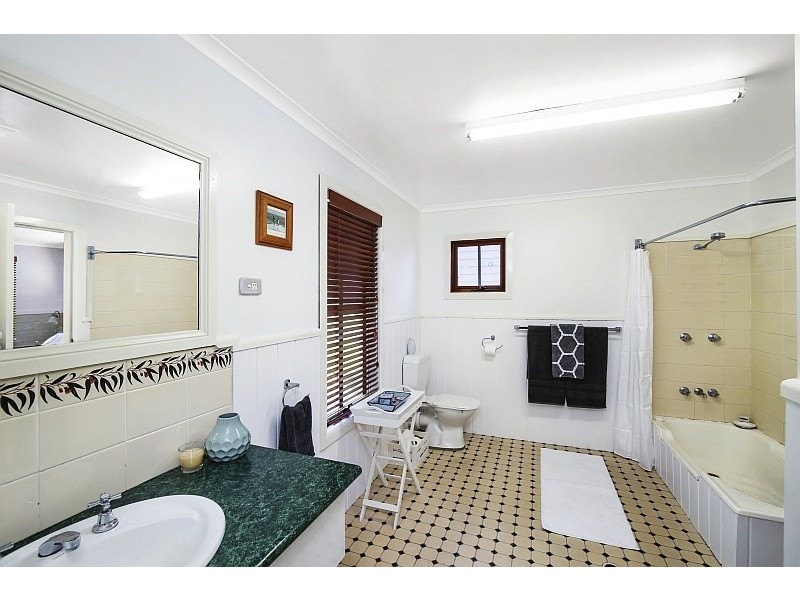 11 Sandstone Crescent, Tascott NSW 2250