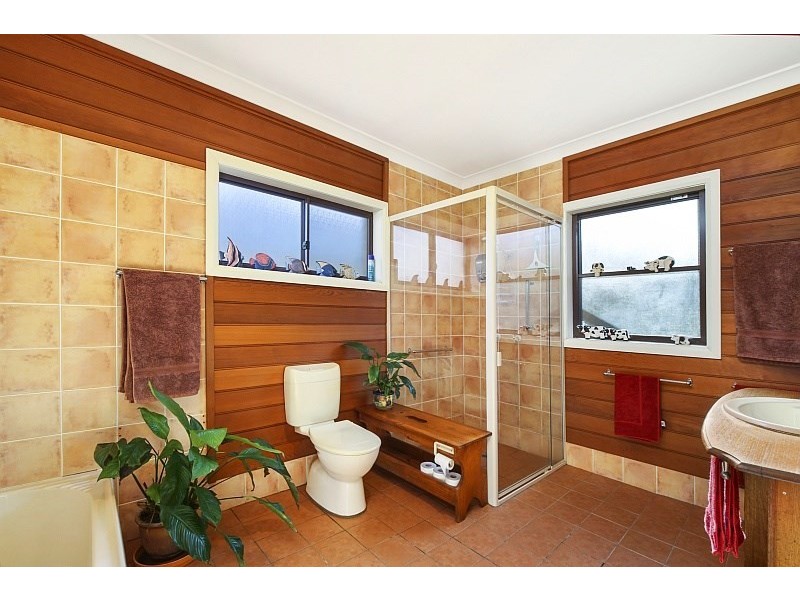 4 Waterview Crescent, Tascott NSW 2250