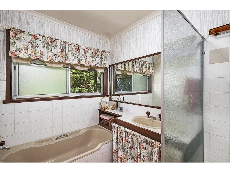 32 Sandstone Crescent, Tascott NSW 2250