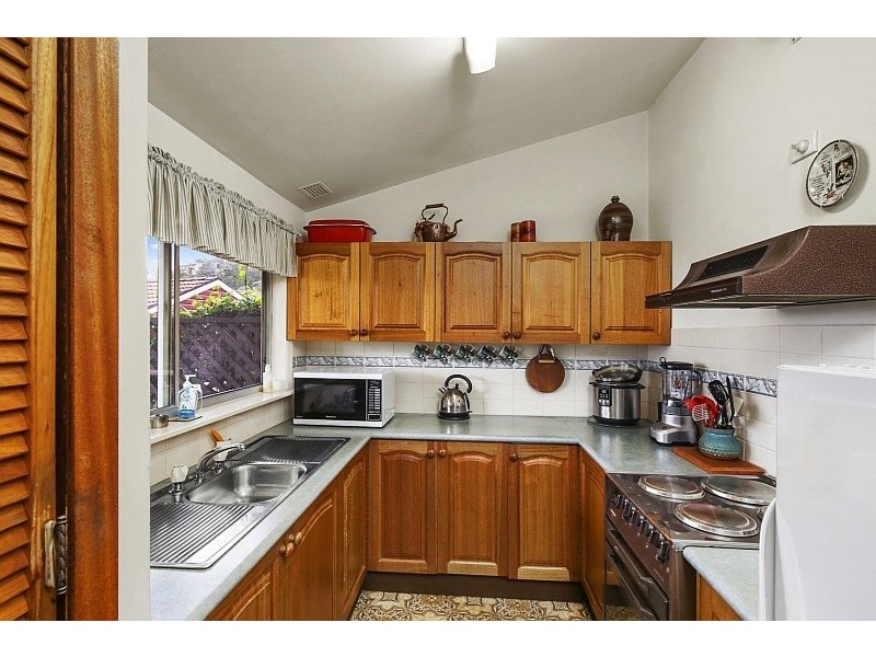 32 Sandstone Crescent, Tascott NSW 2250