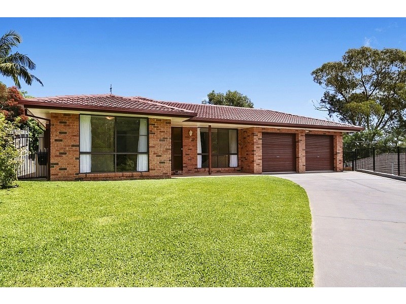 6 Drumalbyn Close, Wyoming NSW 2250
