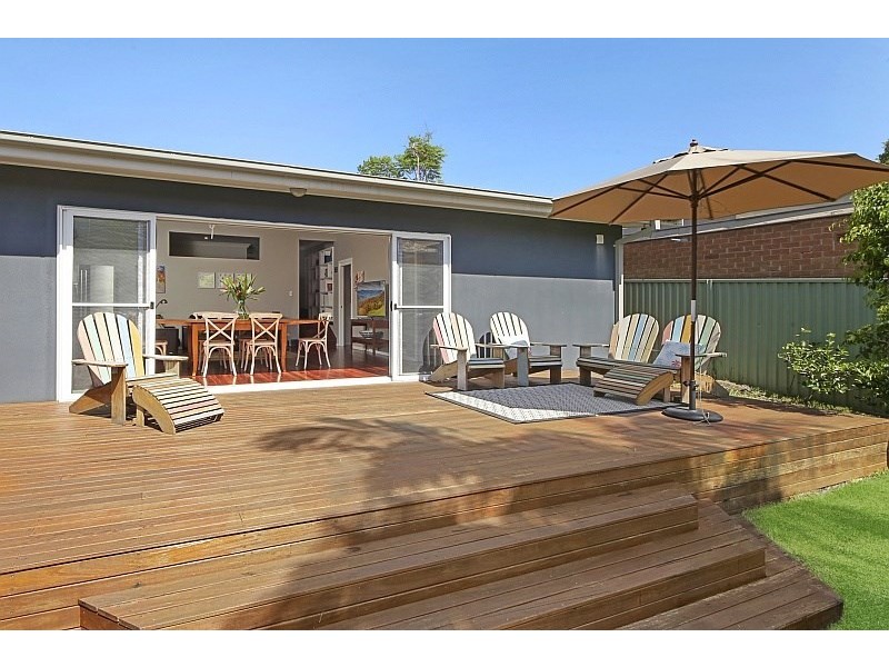 33 Sunshine Drive, Point Clare NSW 2250