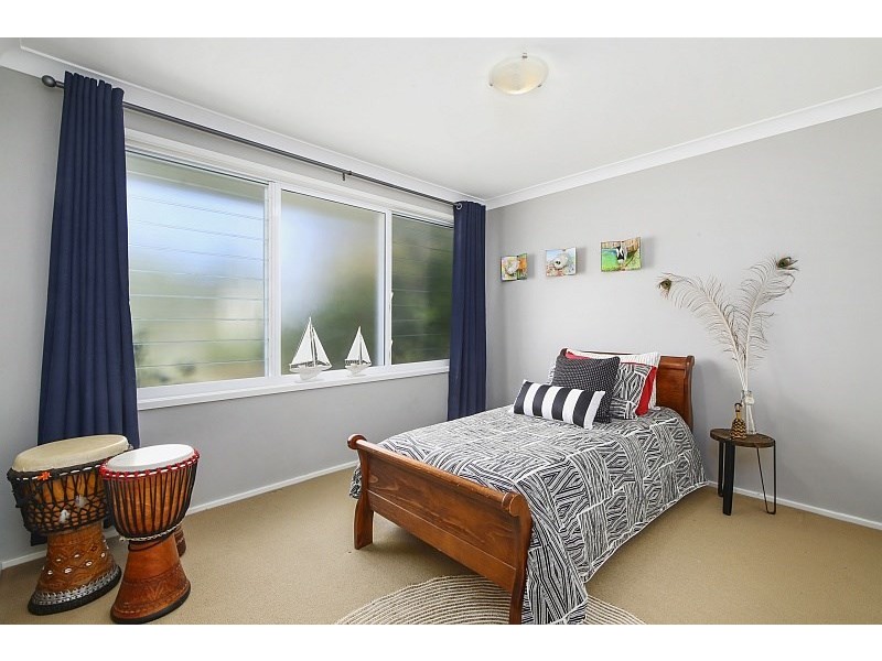 33 Sunshine Drive, Point Clare NSW 2250