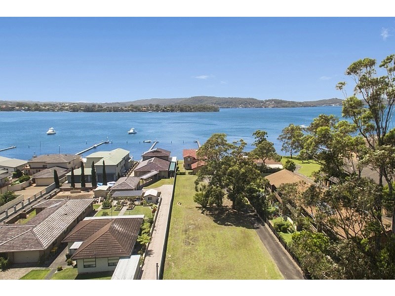 19 Kurrawa Avenue, Point Clare NSW 2250