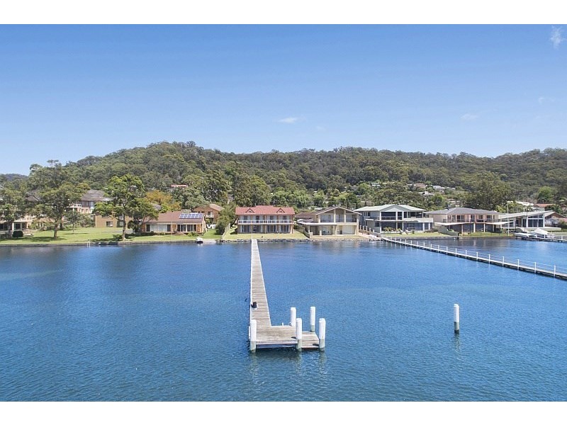 19 Kurrawa Avenue, Point Clare NSW 2250
