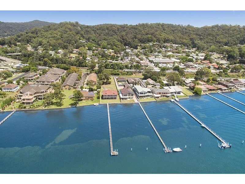 19 Kurrawa Avenue, Point Clare NSW 2250