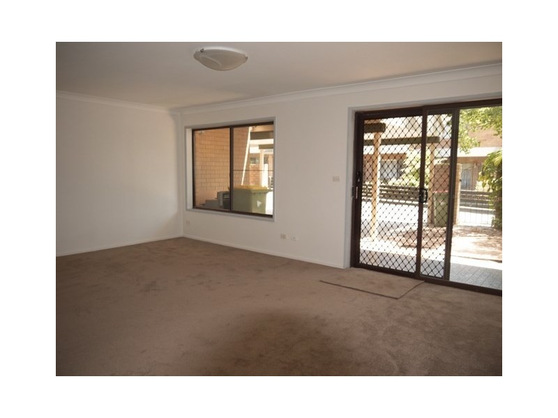 4/15 Kurrawa Avenue, Point Clare NSW 2250