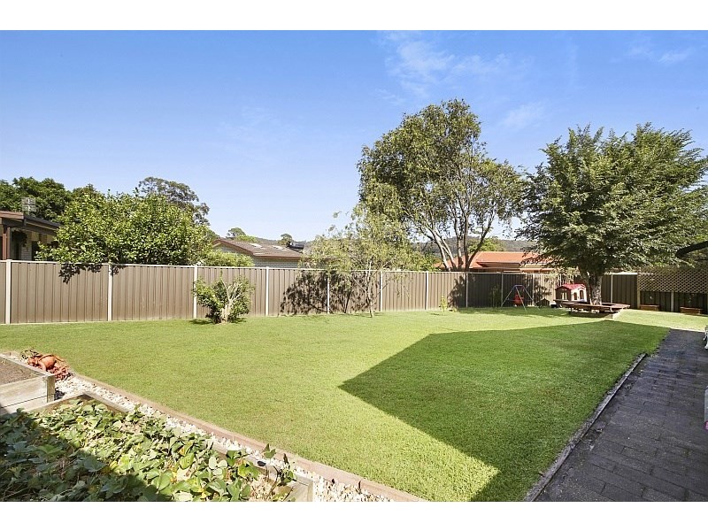 8 Shoreview Close, Point Clare NSW 2250