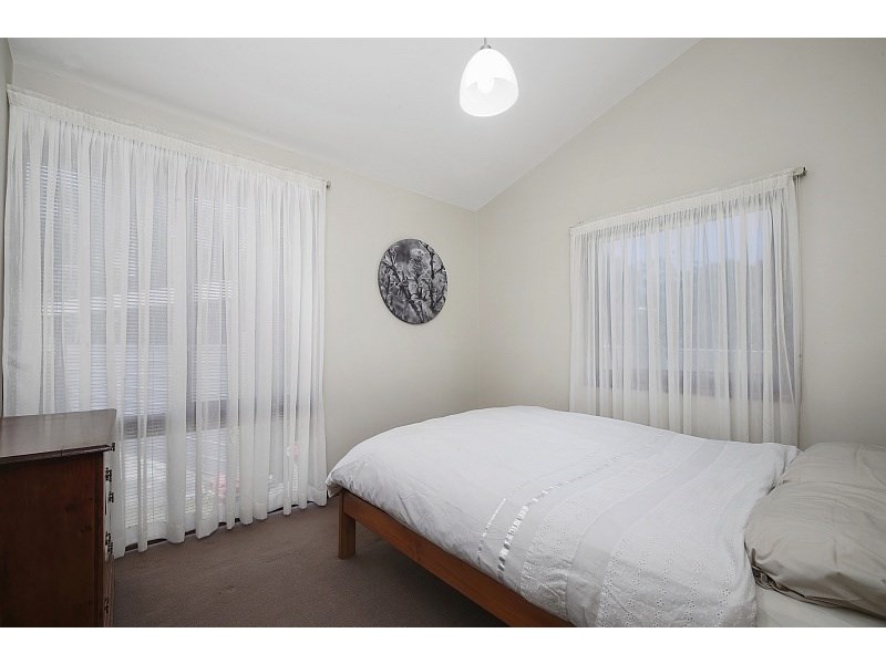 8 Shoreview Close, Point Clare NSW 2250