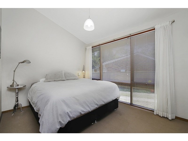 8 Shoreview Close, Point Clare NSW 2250