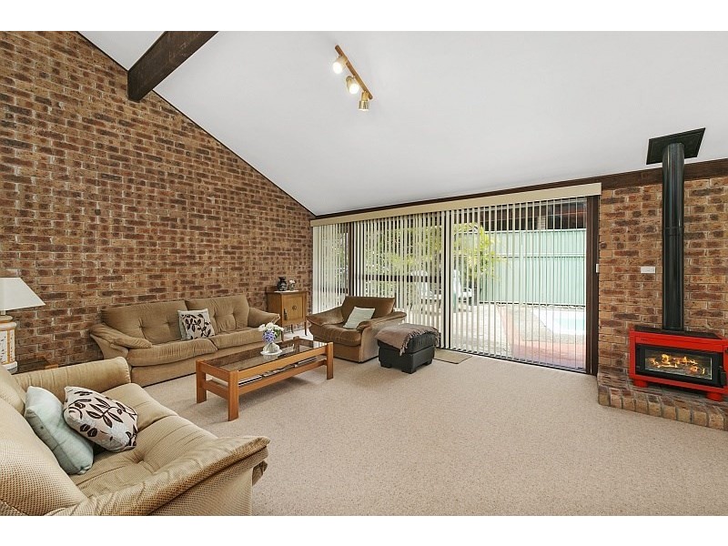 2 Sage Place, Point Clare NSW 2250