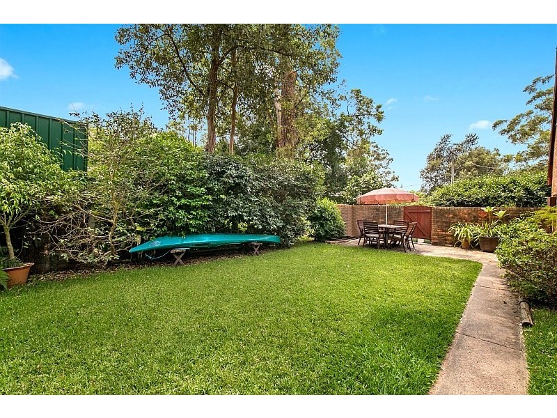 2 Sage Place, Point Clare NSW 2250