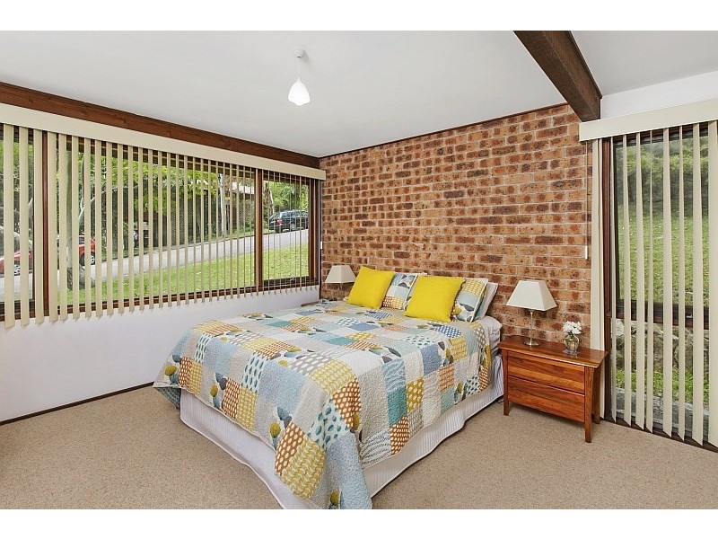 2 Sage Place, Point Clare NSW 2250