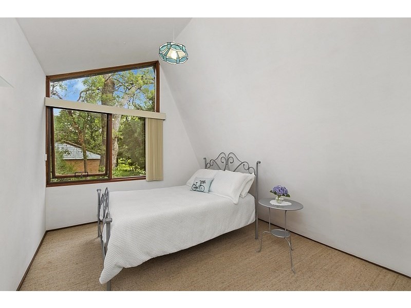 2 Sage Place, Point Clare NSW 2250