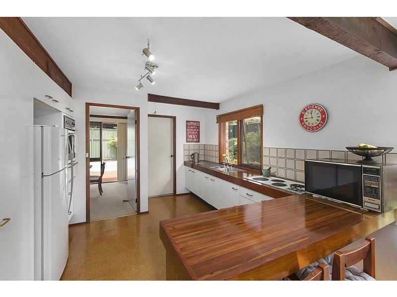 2 Sage Place, Point Clare NSW 2250