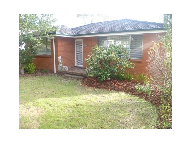 12 Matthews Parade, Point Clare NSW 2250