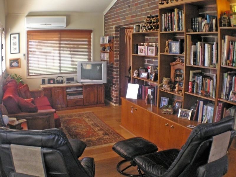 5 Bel-Hilton Parad, Point Clare NSW 2250