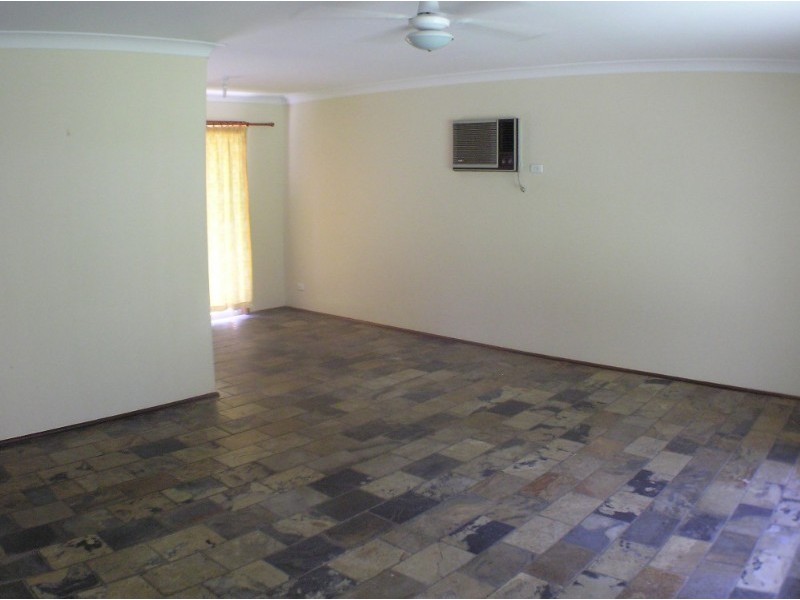 4 Sage Place, Point Clare NSW 2250