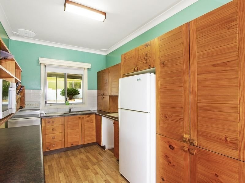 27 Fiona Street, Point Clare NSW 2250