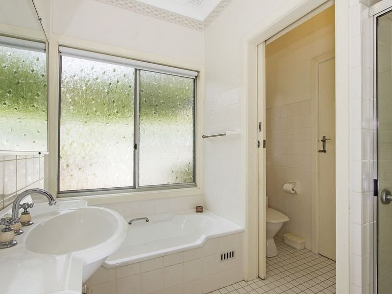 27 Fiona Street, Point Clare NSW 2250