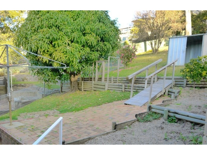 27 Fiona Street, Point Clare NSW 2250