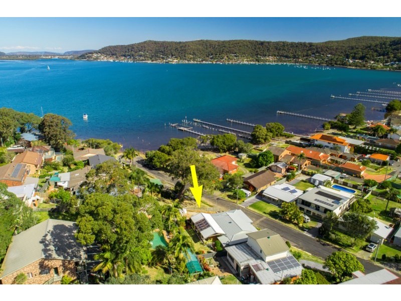 8 Noonan Point Avenue, Point Clare NSW 2250