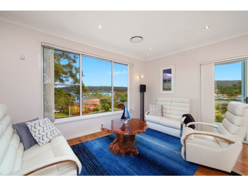 8 Noonan Point Avenue, Point Clare NSW 2250