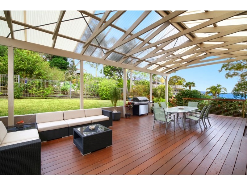 8 Noonan Point Avenue, Point Clare NSW 2250