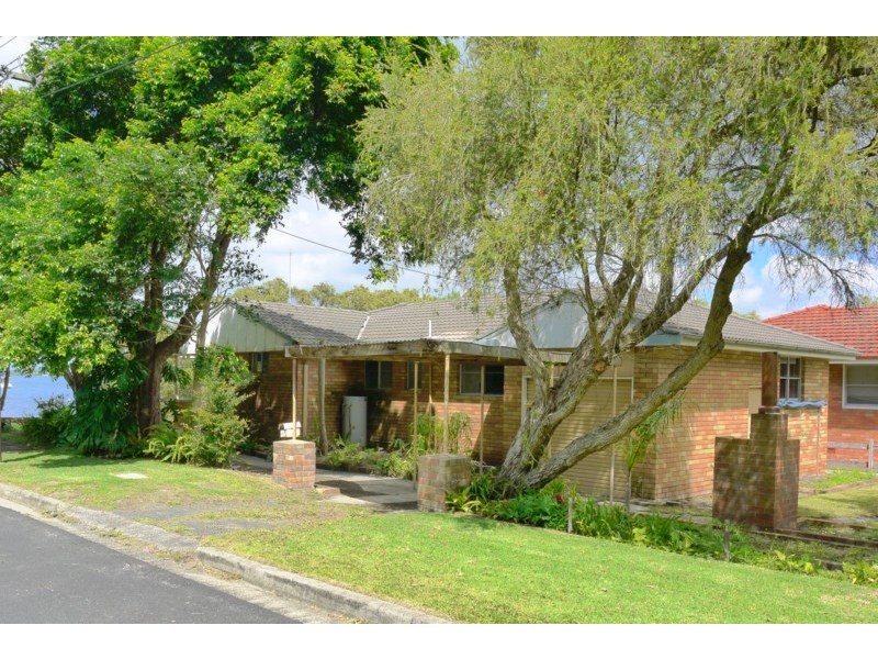 21 Noonan Point Avenue, Point Clare NSW 2250