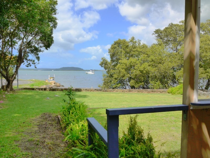 21 Noonan Point Avenue, Point Clare NSW 2250