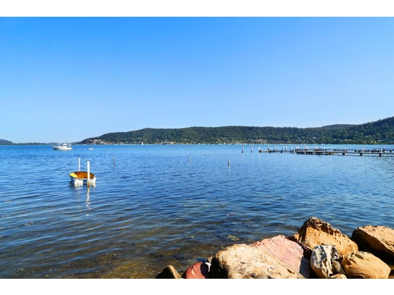 21 Noonan Point Avenue, Point Clare NSW 2250