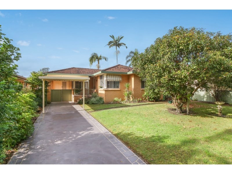 32 Golden Avenue, Point Clare NSW 2250
