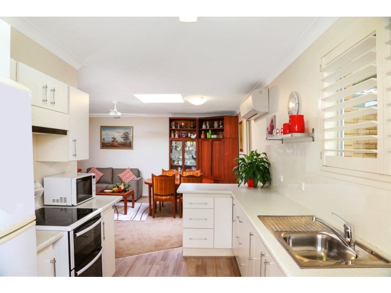 32 Golden Avenue, Point Clare NSW 2250