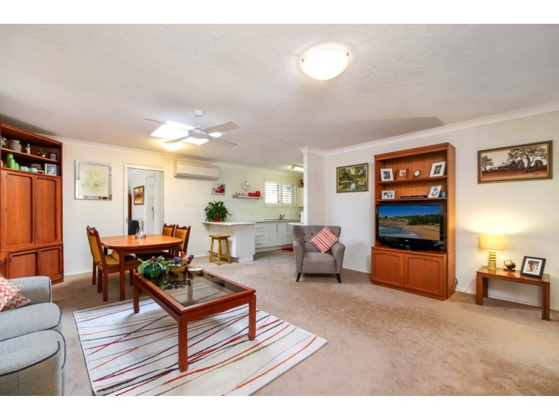 32 Golden Avenue, Point Clare NSW 2250