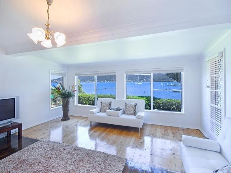 14 Noonan Pt Avenue, Point Clare NSW 2250