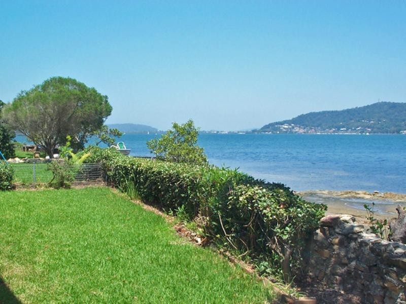 14 Noonan Pt Avenue, Point Clare NSW 2250